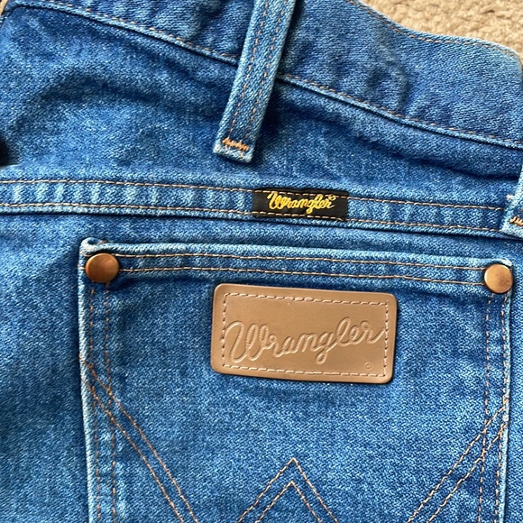 SOLD Wrangler Cowboy Cuts - Picture 2 of 4
